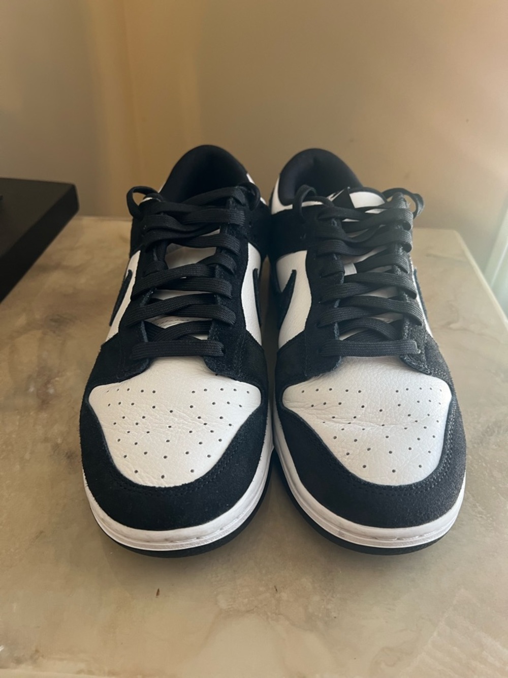 Nike Men's Black and White Low-Top Sneakers